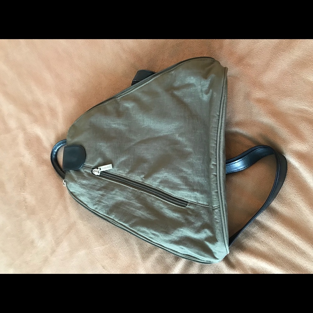 Baggallini  travel pack back
